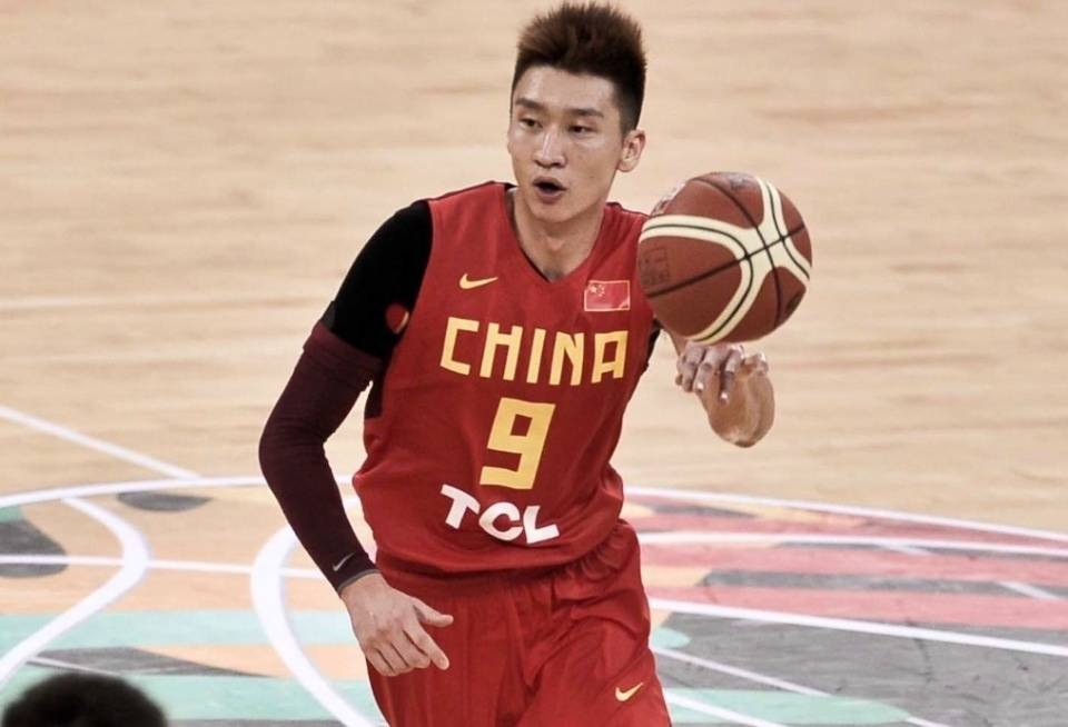 包含篮球明星争相登场，赛场紧张刺激的词条