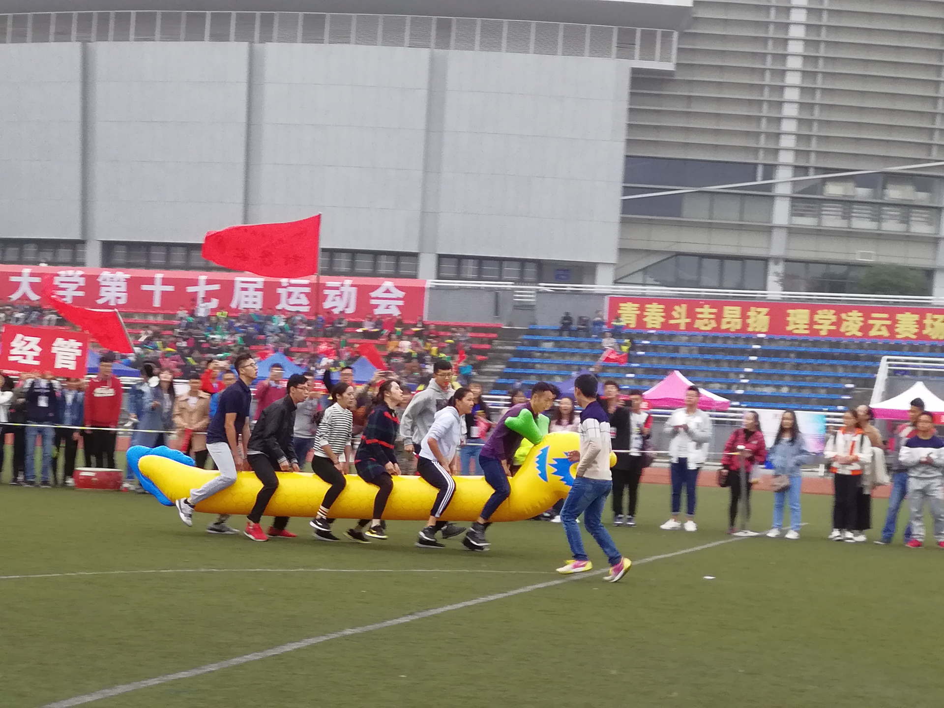 哈密绿城：斗志昂扬追赶前面对手