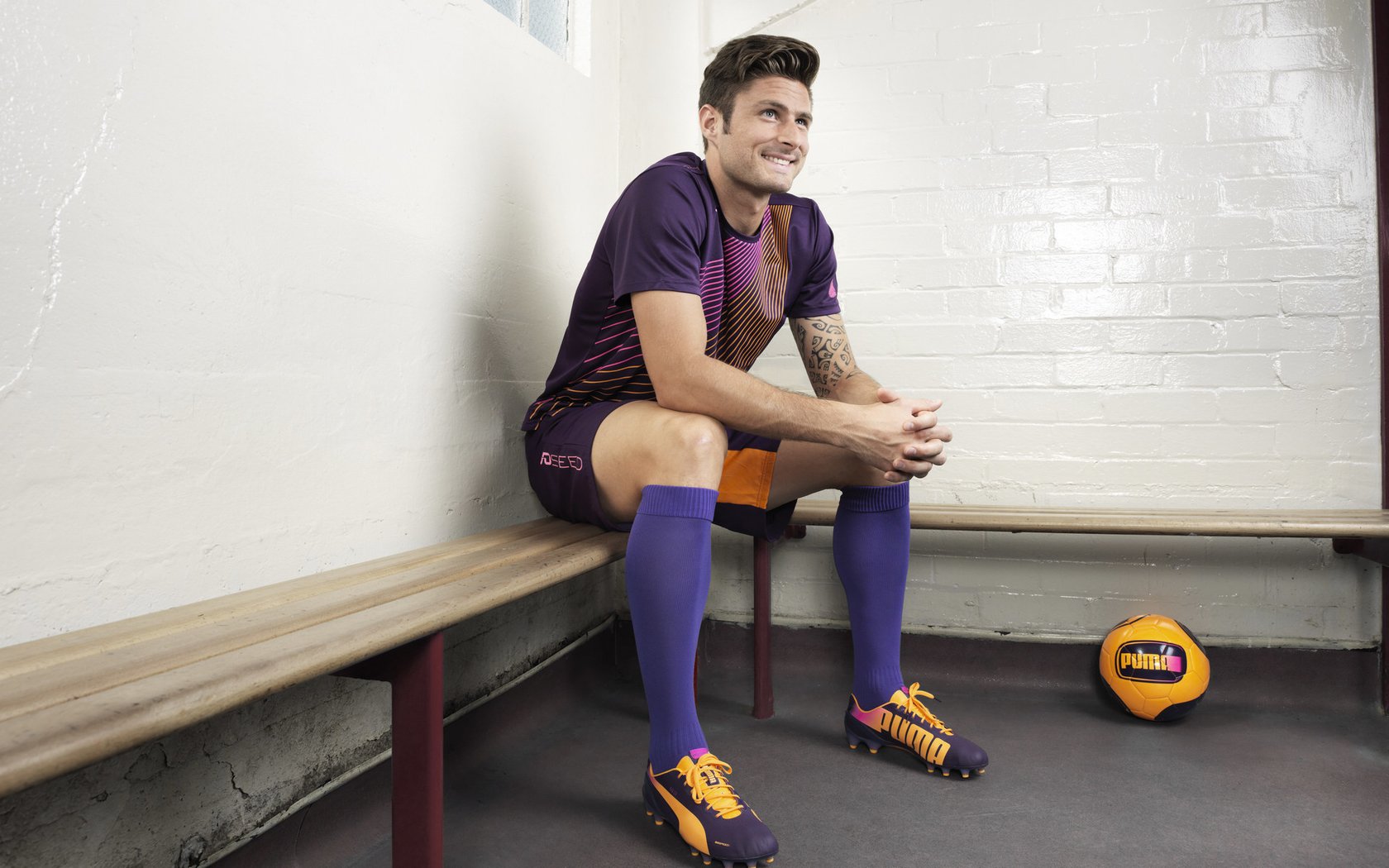 哈兰德爆冷击败巴塞罗那，势不可挡引爆全场！